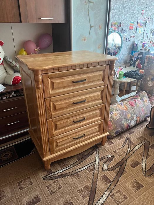 Комод з натурального дерева