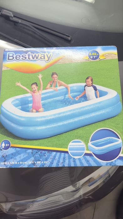 Piscina insuflável nova