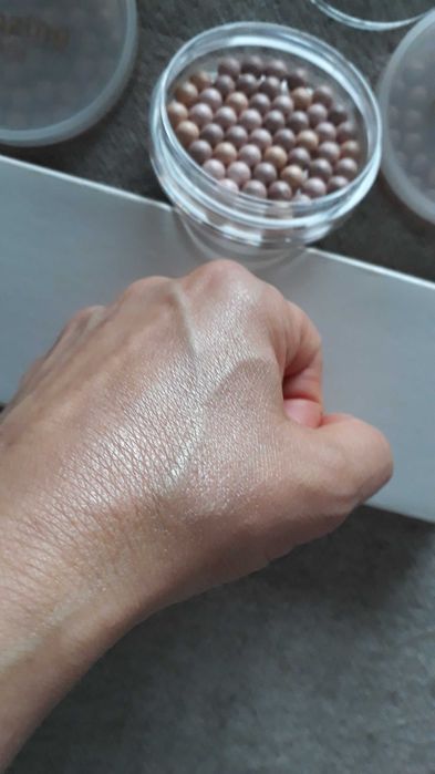 Pérolas bronzeadoras 'ESSENCE'. Estado: Novo.64752247224451122