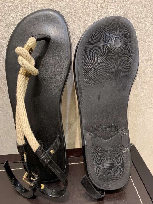 Продам босоножки Michael Kors