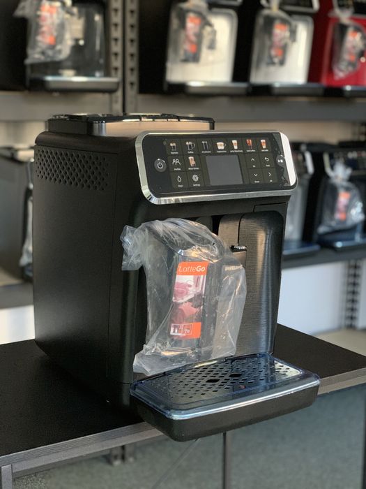 Кофемашина в заводских пленках Philips 5500