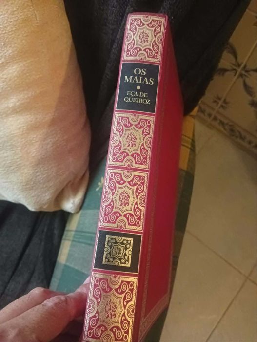 Livro «Os Maias»