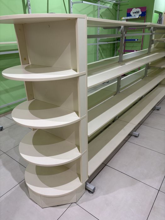 Меблі для магазину стелажі тумби вітрини касова зона ресепшн