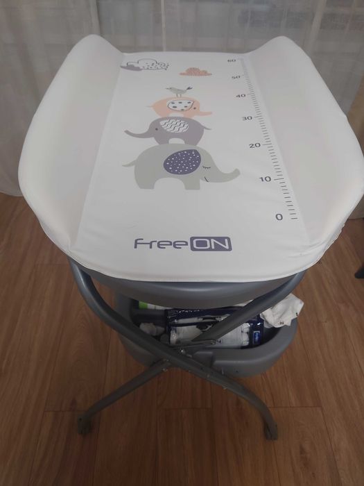 Пеленальний столик і дитяча ванночка FreeOn