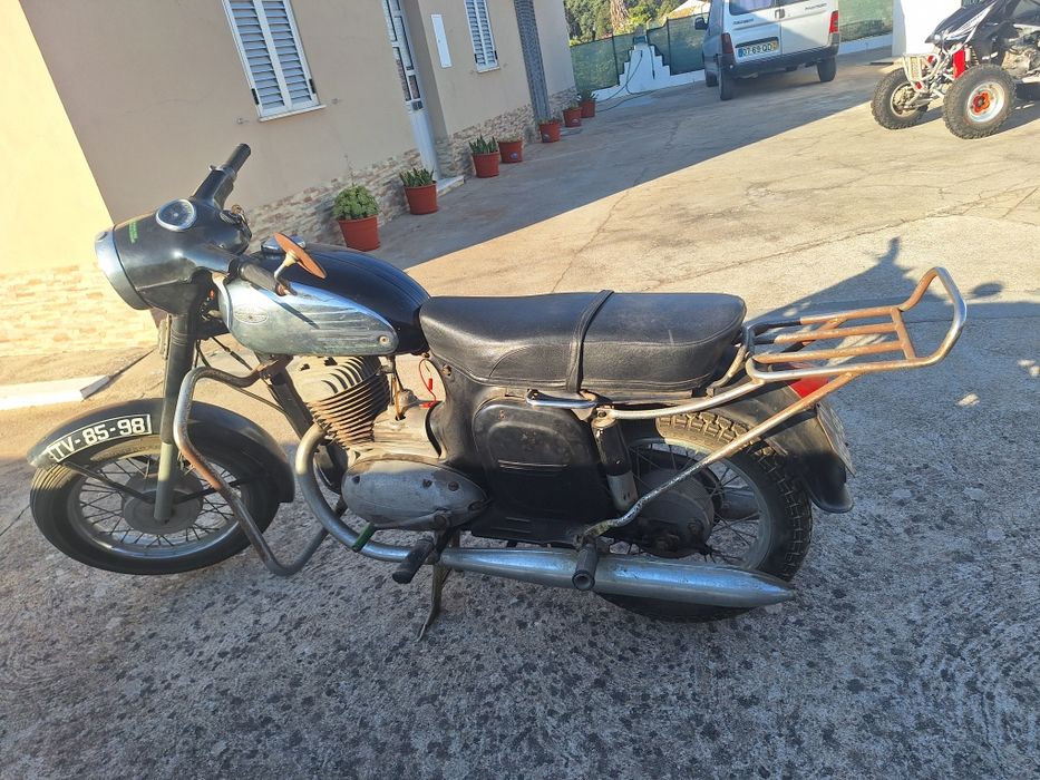 Mota Jawa 250 de 1974
