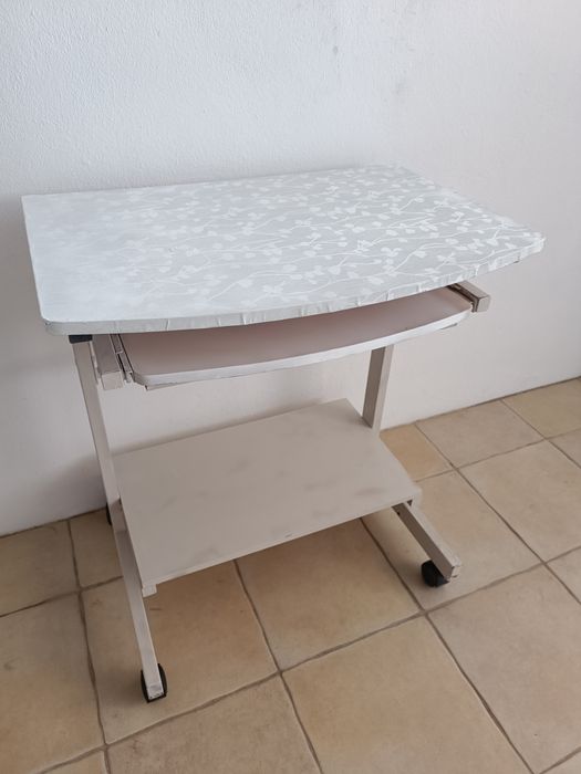 Secretária/ Mesa de apoio com rodas