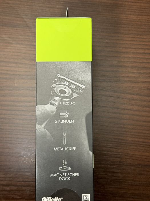 Gillette Labs CHAMPION GOLD EDITION + 2 картриджа + магнітна підставка