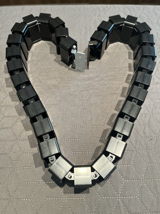 Maskownica do kabli – nowa, nieużywana – 130 cm
