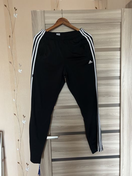 Жіночі штани adidas в хорошому стані