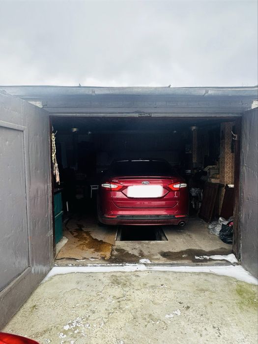 Гараж в районі міської лікарні