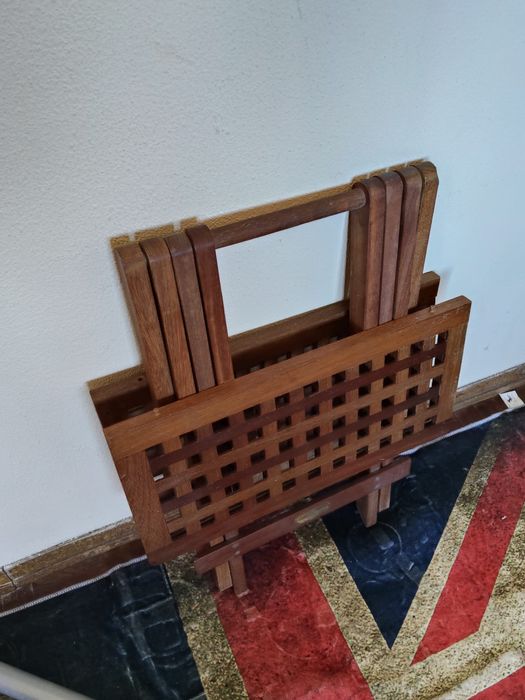 Mesa de apoio em mogno