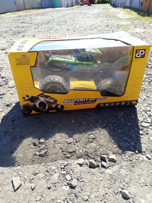 Красивая машинка на радиоуправлении