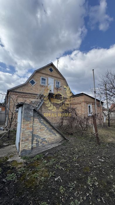 Продам частину будинку в смт Гребінки