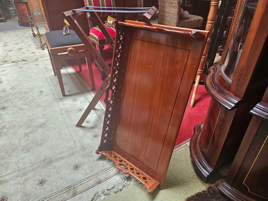 Mesa de apoio com tabuleiro amovivel - óptimo estado geral