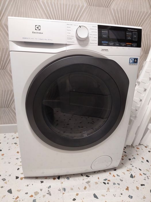 Прально-сушильна машина Electrolux