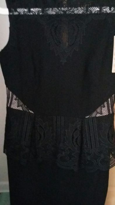 Sukienka mała czarna tuba imprezowa z baskinką Lipsy London NOWA