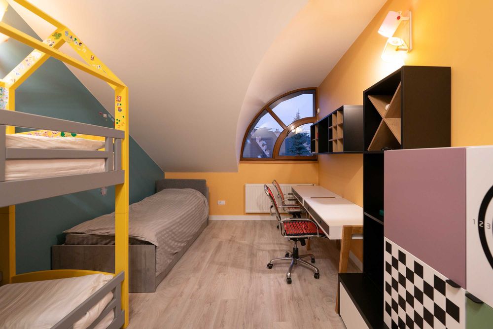 Продаж котеджу з ремонтом на вулиці Роксоляни!