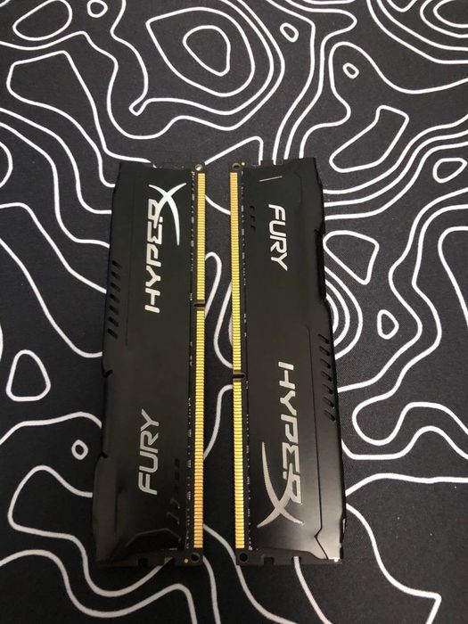 Оперативна я  память по 8 гб