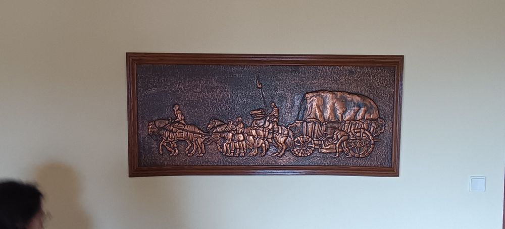 Quadro antigo de madeira trabalhada a mão