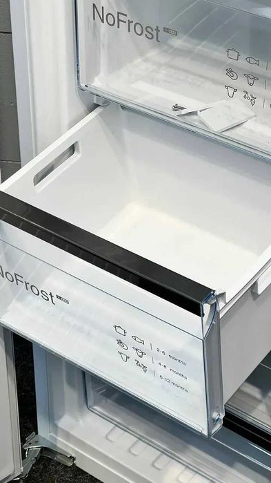 Вбудована морозильна камера Bosch GIN81HCE0