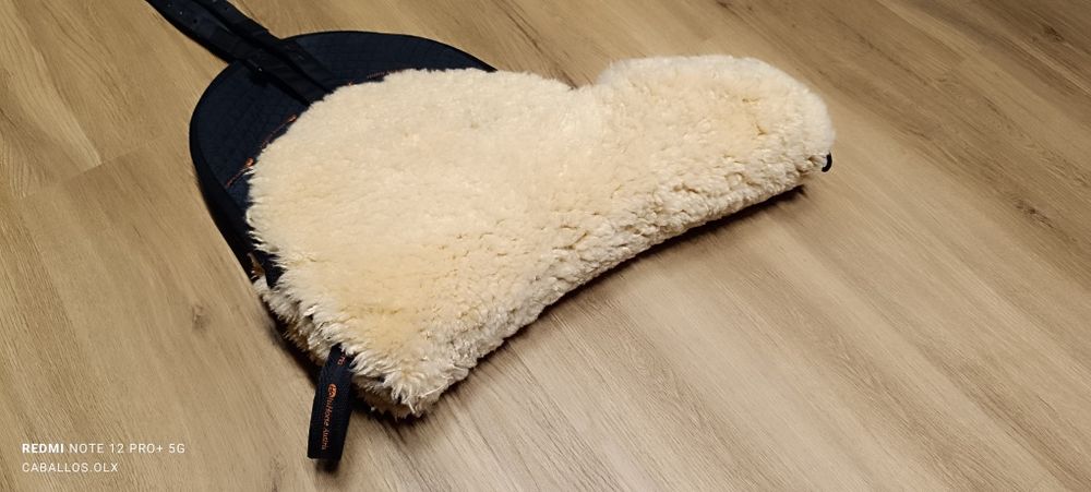 Pad do jazdy na oklep HoluHorseAustria owcza wełna