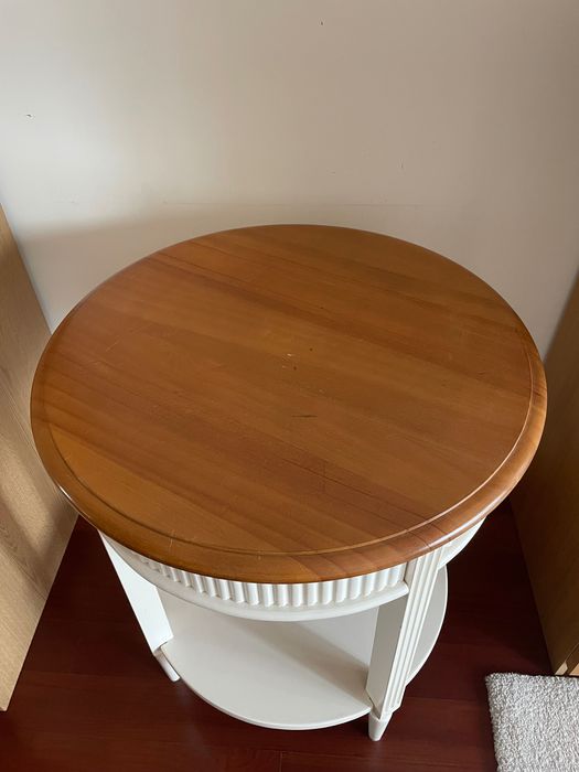 Mesinha de apoio como nova.