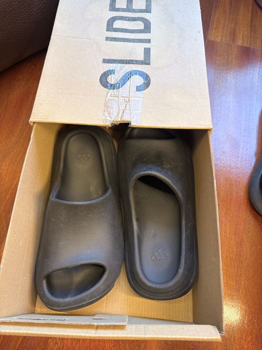 yeazy slides pretas
