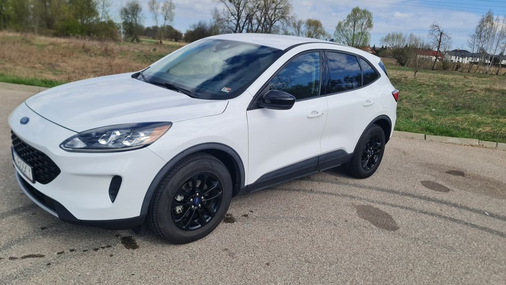 Ford Escape 2,5 hybryda z 2020 roku