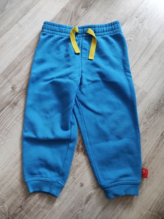 Niebieskie spodnie dresowe 98