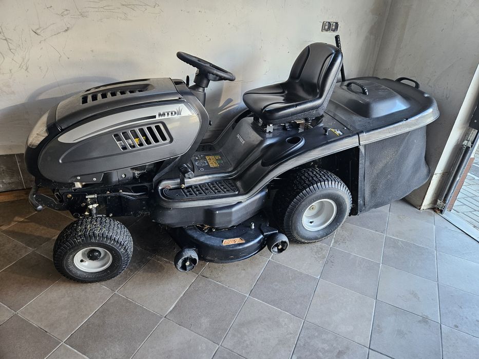 Traktorek kosiarka MTD  silnik Kawasaki  v2 24 KM  kosz hydrostat