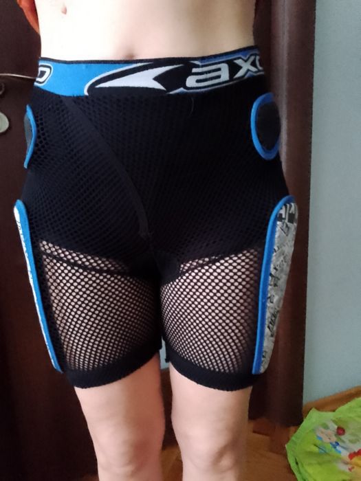 Śwetnr spodenki z ochraniaczami na motocykl,rower,sporty ekatremalne