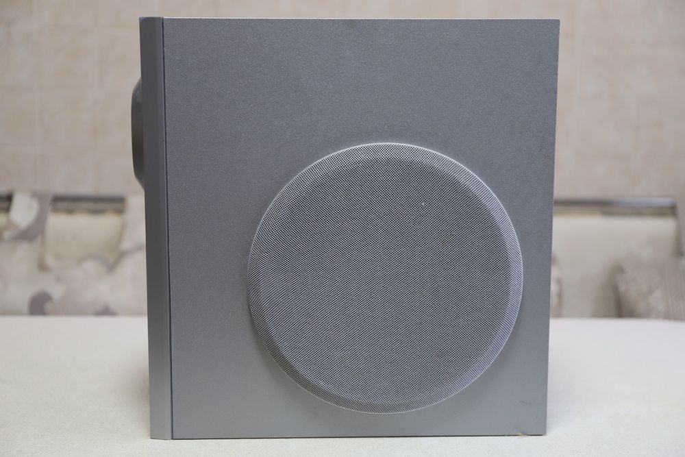 Universum  subwoofer  DR 4020  60 wat