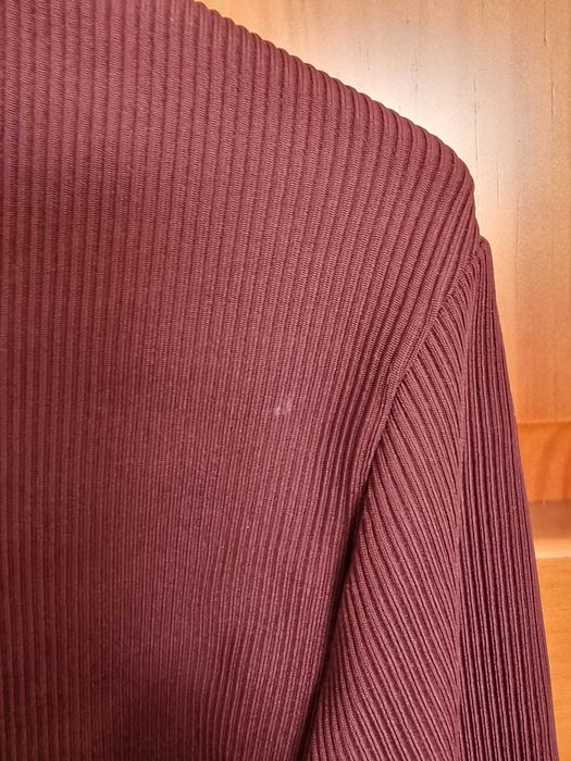 Vestido curto e justo bordeaux Bershka, tamanho S