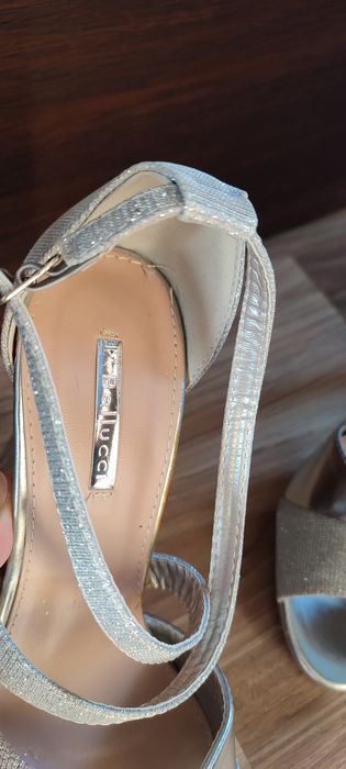 Szpilki srebrne na lekkiej koturnie 40