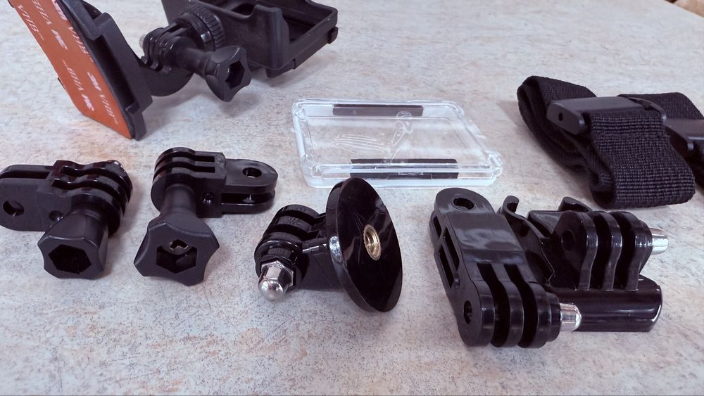 Akcesoria uchwyty obudowa do kamery - całość tanio