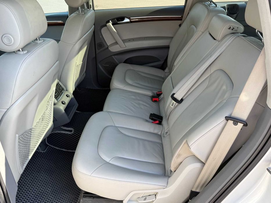 Audi Q7 3,0 Дизель 7 місць Гарний стан