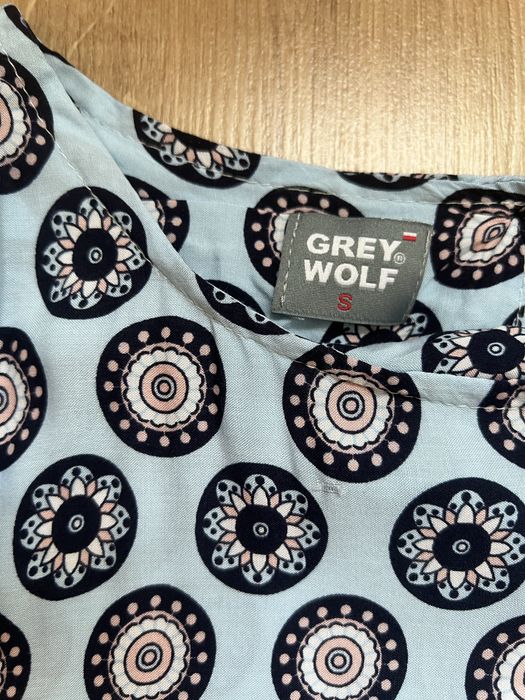 Nowa bluzka zwiewna z geometrycznym wzorem grey wolf