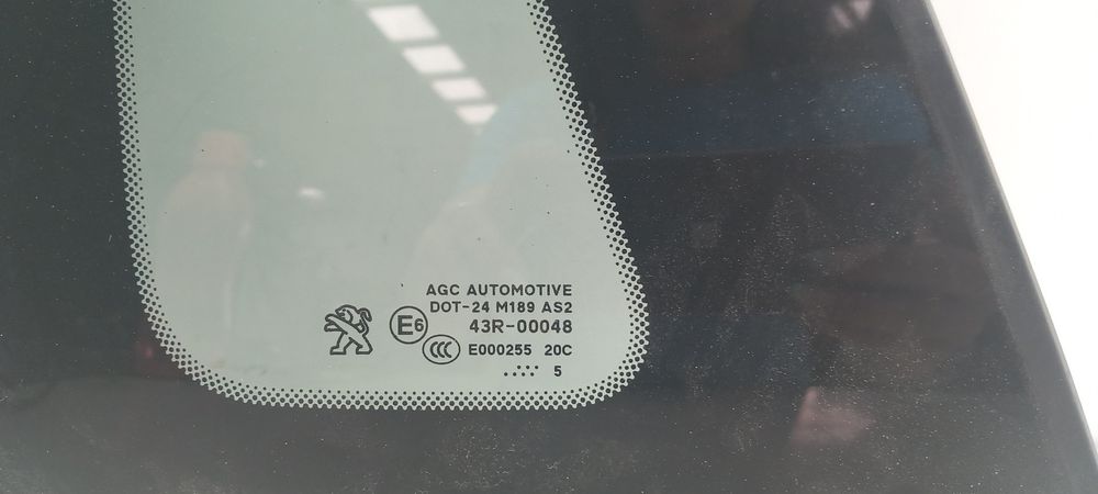 Vidro do painel trás direito PEUGEOT 2008 I (CU_)