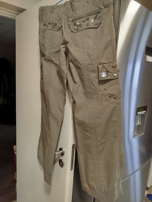 Calças de verão cor verde caqui