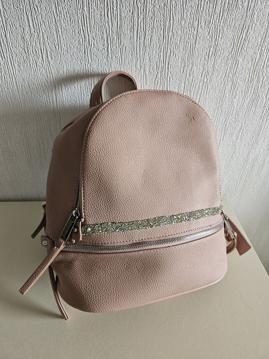Рюкзак жіночий шкіряний пудрового кольору б/у