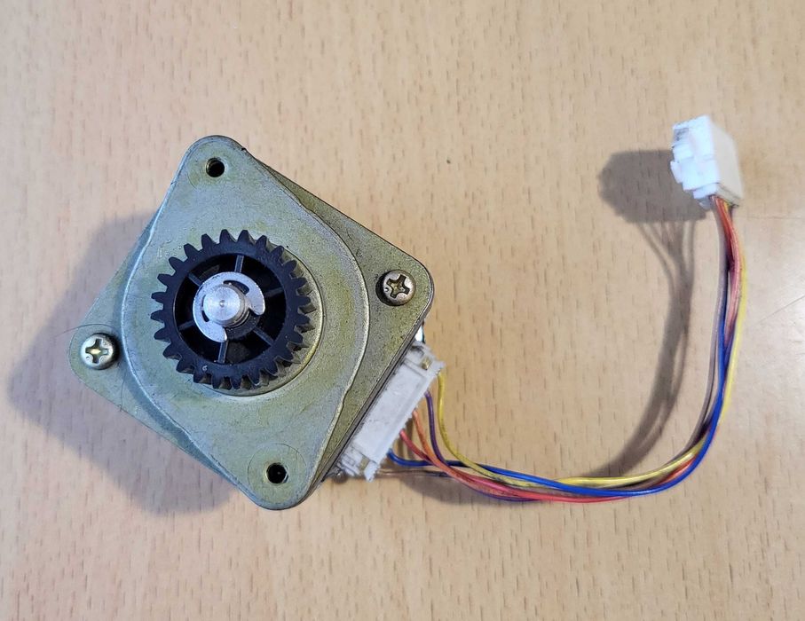 Silnik Krokowy Japan Servo KH42JM2B158 NEMA 17 | 24V 1.2A