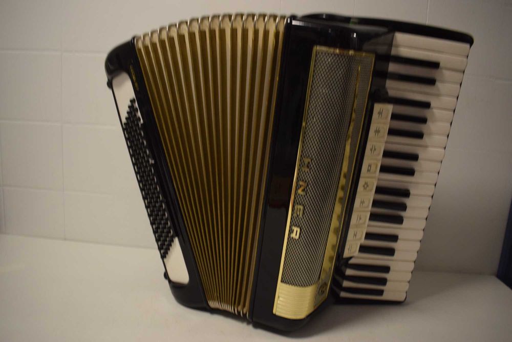 Acordeao Hohner Lucia IV P 4 Voz 96 Baixos, N.251