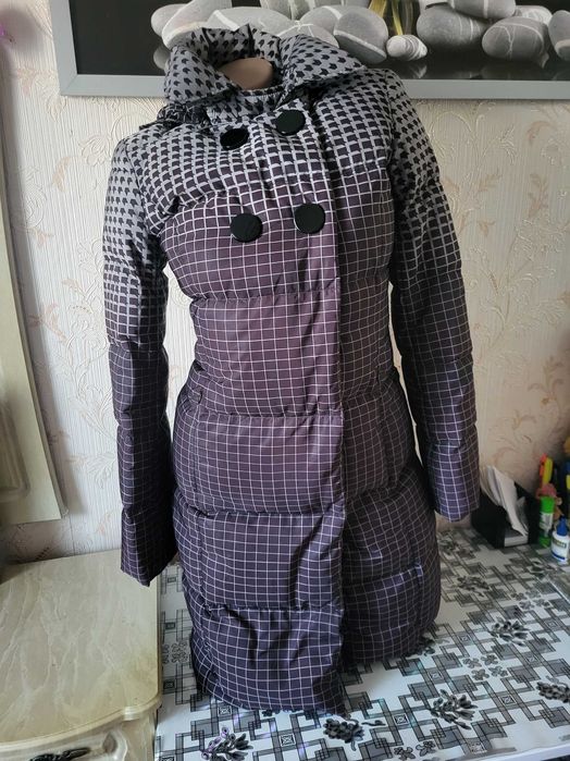 Дуже гарний пуховик /куртка жіночий S-М