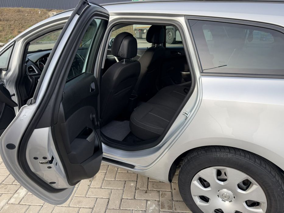 Продам Opel Astra J 1.3 cdti 95 к.с 2011рік