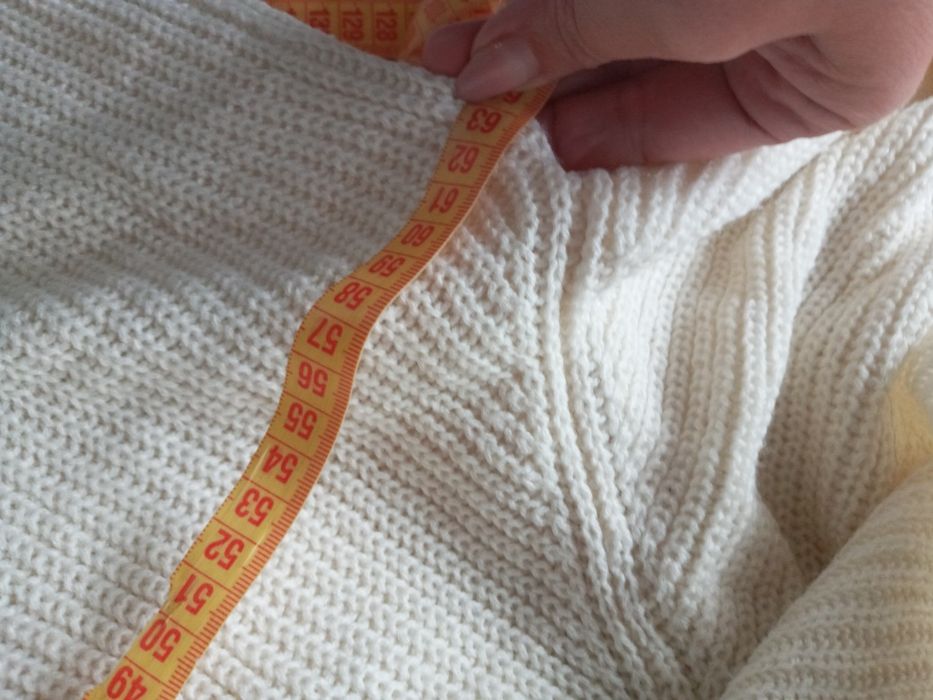 Miękki śmietankowy sweter SHEIN 2XL z falbankami