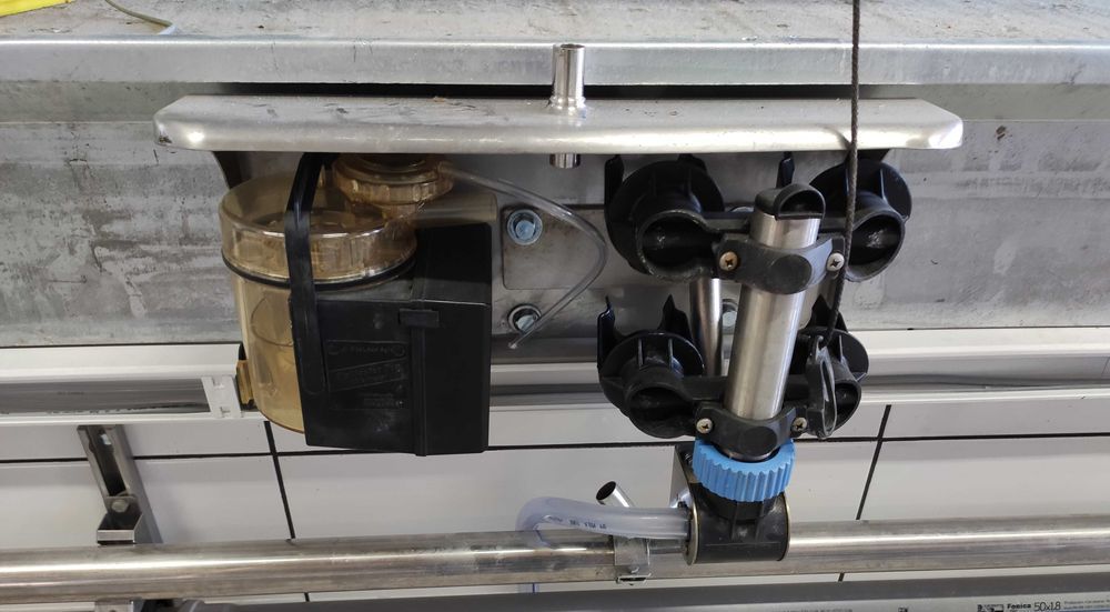 Miernik mleka MM15 z manifoldem do mycia hali