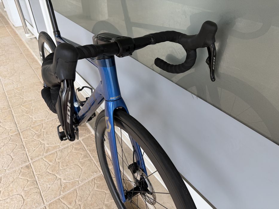 Bicicleta de estrada Scott Addict RC - Di2 - Rodas carbono