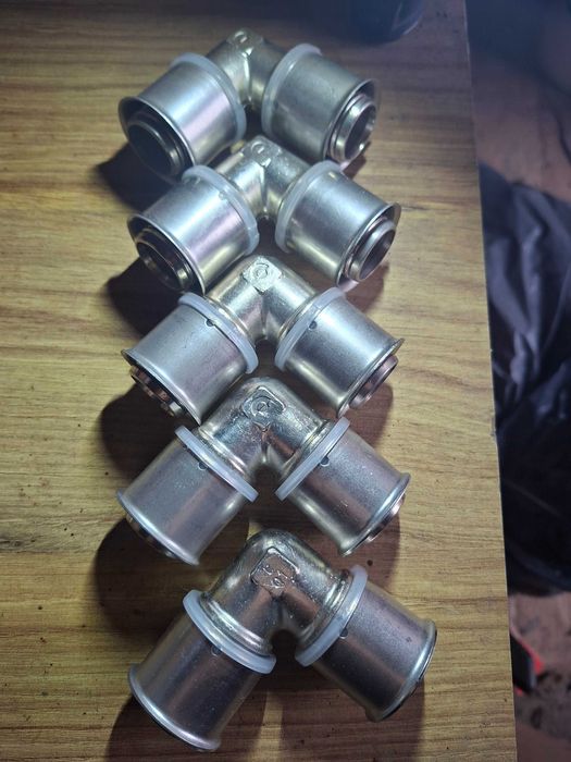 Kształtki złączki CO kolana pex  Maincor fi 1/2 3/4"