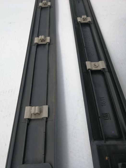 Listwa drzwi Opel Astra 2 G listwa boczna ozdobna spinki