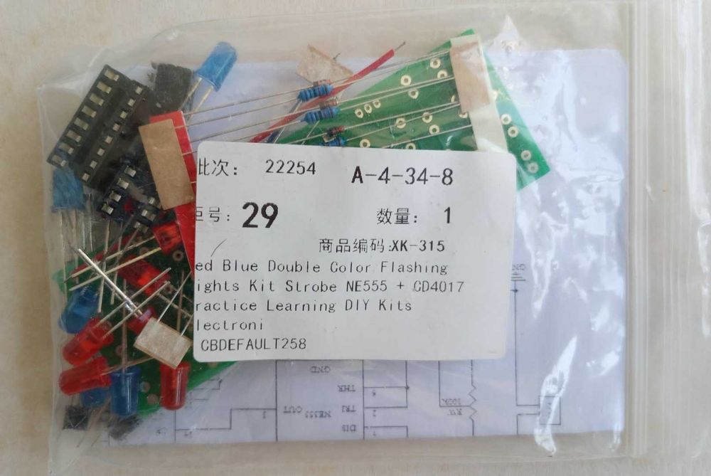 Набор для пайки "Светодиодная мигалка" два цвета - синий / красный